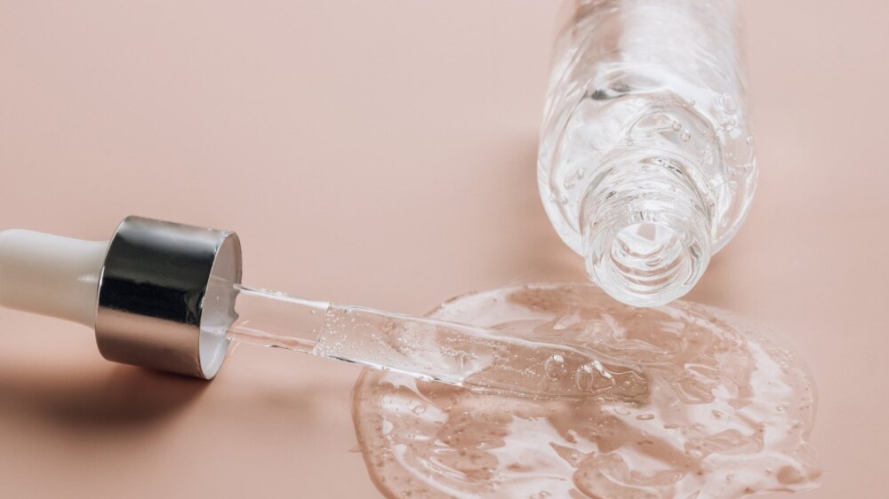 Pipette mit Hyaluronsäure-Serum